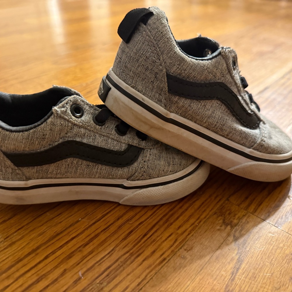 Vans toddler Sneakers in Heather Gray and Black size 6